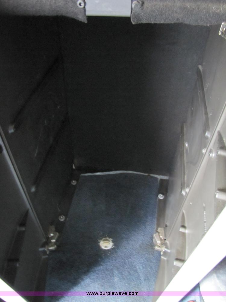 image for item 3093 2003 Volvo VNL 770 semi truck