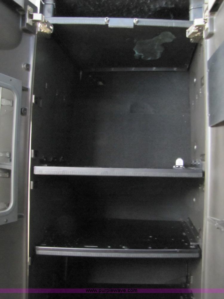 image for item 3093 2003 Volvo VNL 770 semi truck