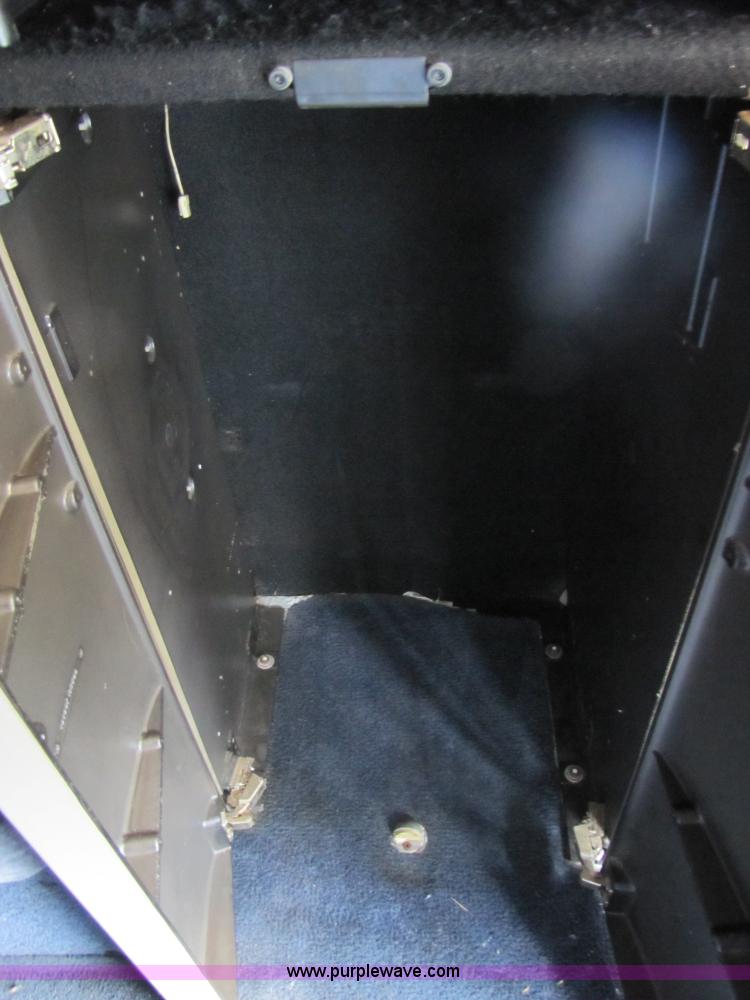 image for item 3093 2003 Volvo VNL 770 semi truck