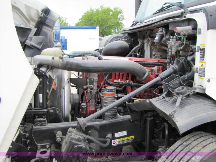 image for item 3093 2003 Volvo VNL 770 semi truck