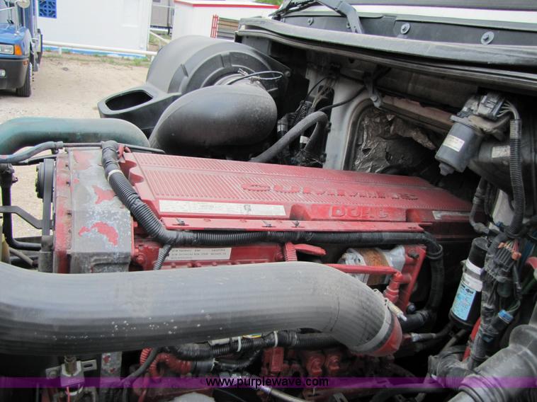 image for item 3093 2003 Volvo VNL 770 semi truck