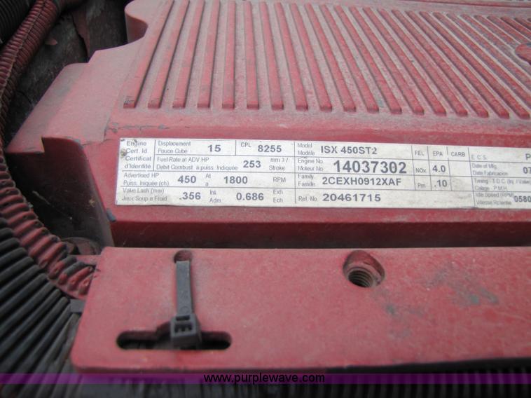 image for item 3093 2003 Volvo VNL 770 semi truck