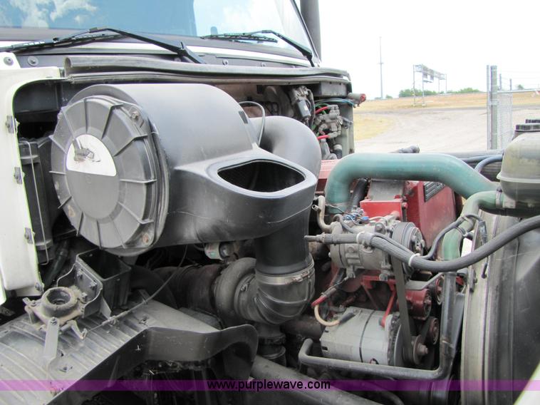 image for item 3093 2003 Volvo VNL 770 semi truck