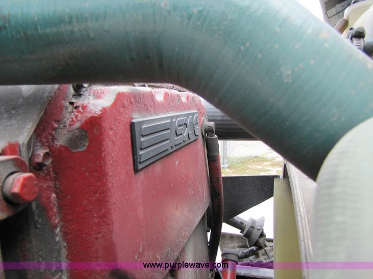 image for item 3093 2003 Volvo VNL 770 semi truck