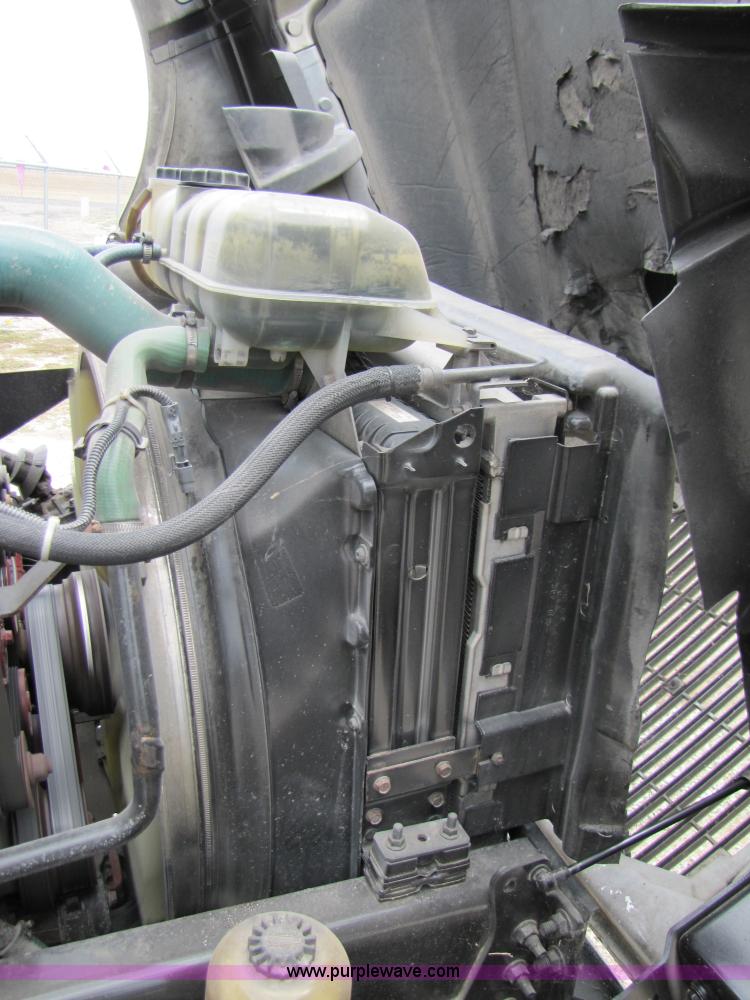 image for item 3093 2003 Volvo VNL 770 semi truck