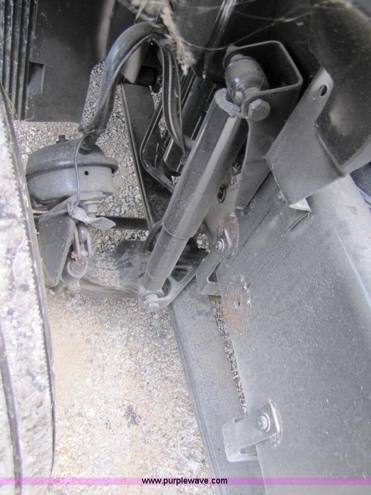 image for item 3093 2003 Volvo VNL 770 semi truck