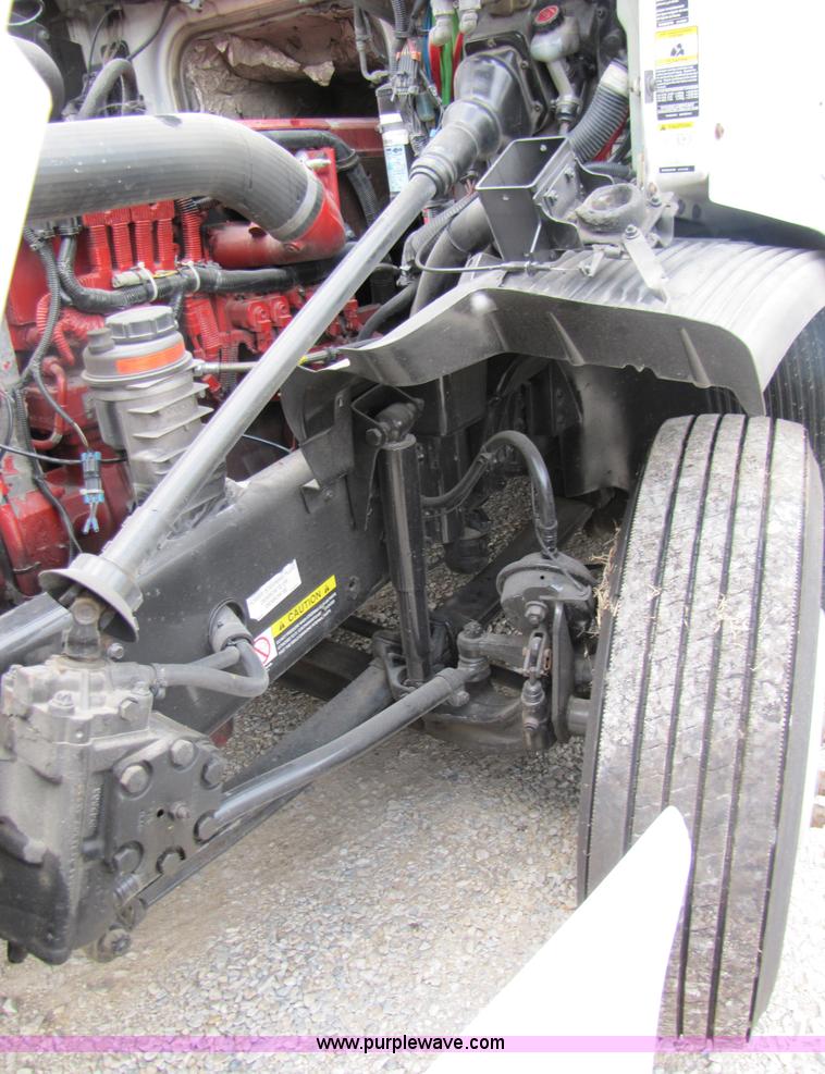 image for item 3093 2003 Volvo VNL 770 semi truck