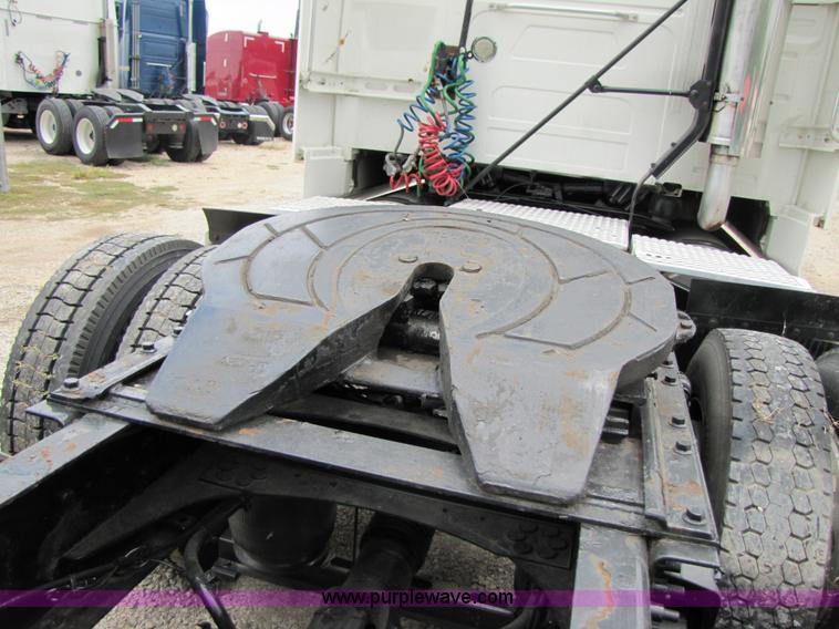 image for item 3093 2003 Volvo VNL 770 semi truck