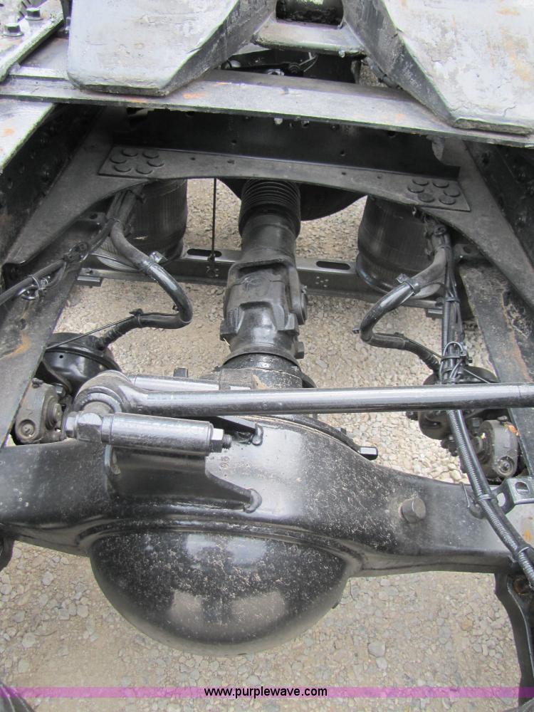 image for item 3093 2003 Volvo VNL 770 semi truck