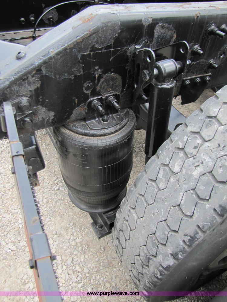 image for item 3093 2003 Volvo VNL 770 semi truck