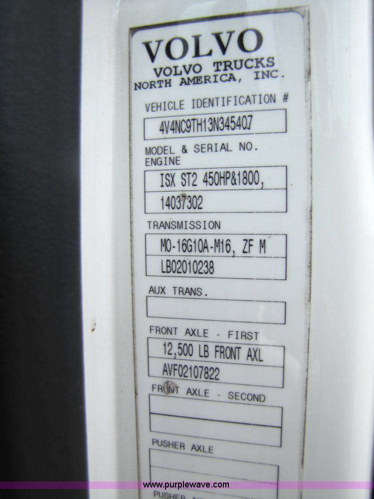 image for item 3093 2003 Volvo VNL 770 semi truck