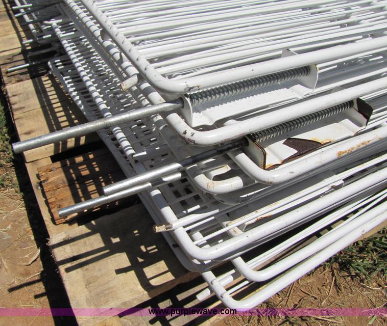 image for item 3108 *(25) 23.5" x 33" grid rack