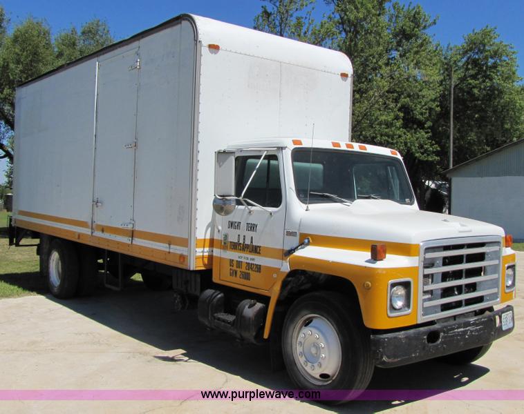 image for item 3121 1986 International Series 1754 box truck