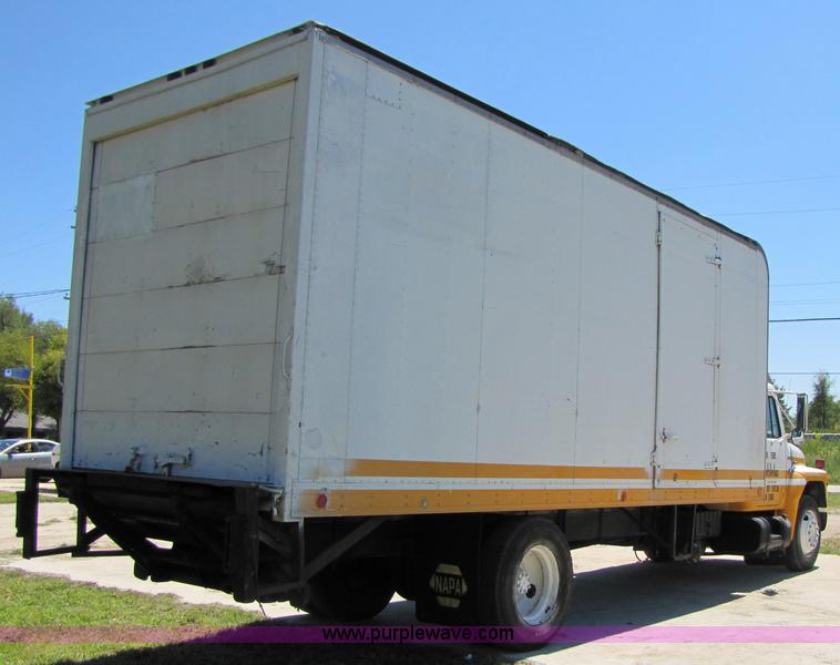 image for item 3121 1986 International Series 1754 box truck