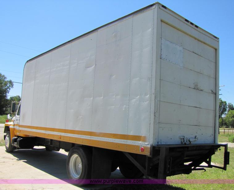 image for item 3121 1986 International Series 1754 box truck