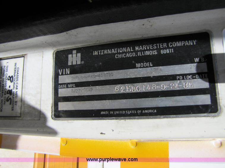 image for item 3121 1986 International Series 1754 box truck