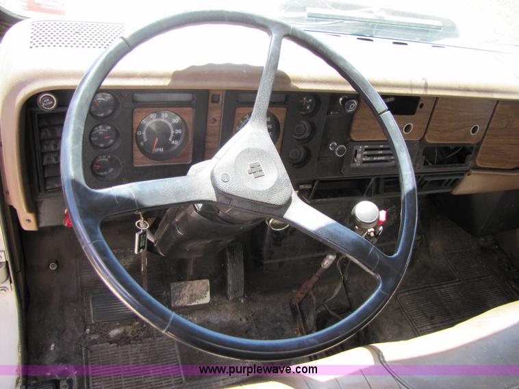 image for item 3121 1986 International Series 1754 box truck