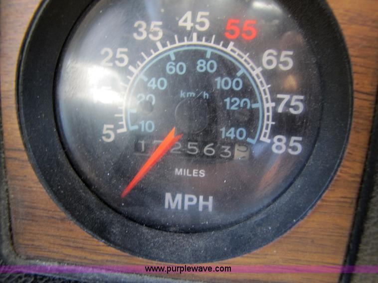 image for item 3121 1986 International Series 1754 box truck