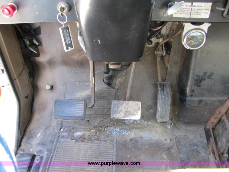 image for item 3121 1986 International Series 1754 box truck