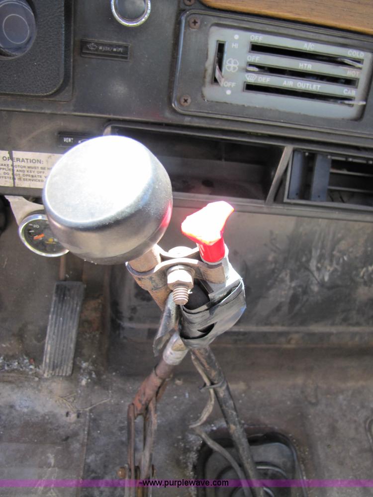 image for item 3121 1986 International Series 1754 box truck