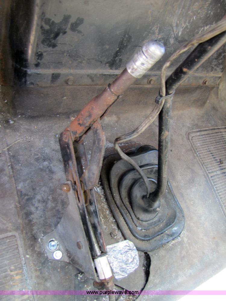 image for item 3121 1986 International Series 1754 box truck