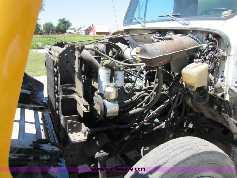 image for item 3121 1986 International Series 1754 box truck