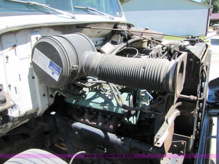 image for item 3121 1986 International Series 1754 box truck