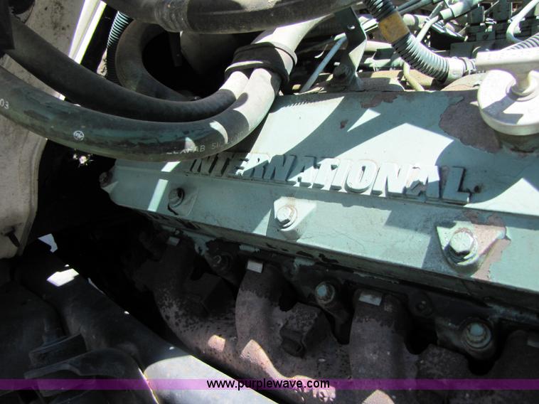 image for item 3121 1986 International Series 1754 box truck