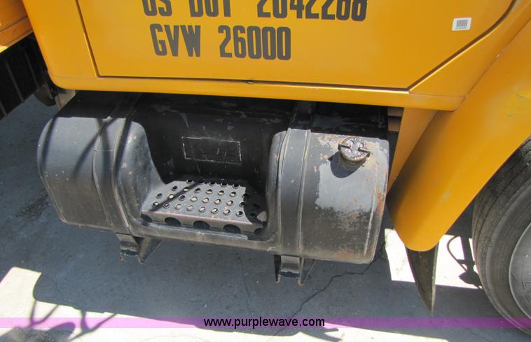 image for item 3121 1986 International Series 1754 box truck