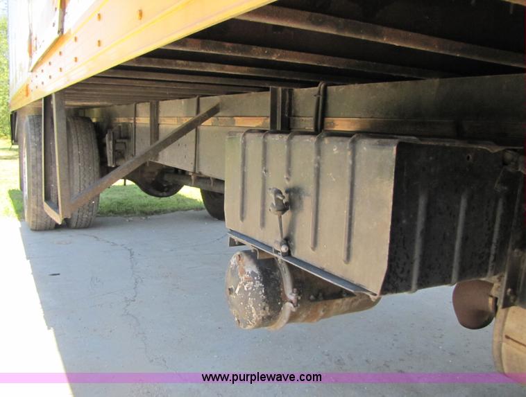 image for item 3121 1986 International Series 1754 box truck