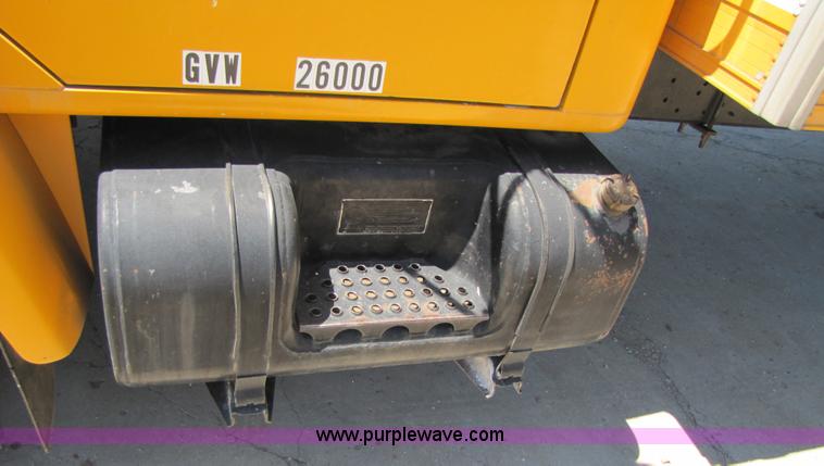 image for item 3121 1986 International Series 1754 box truck