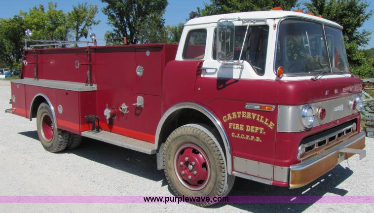 image for item 3122 1967 Ford 750 fire truck