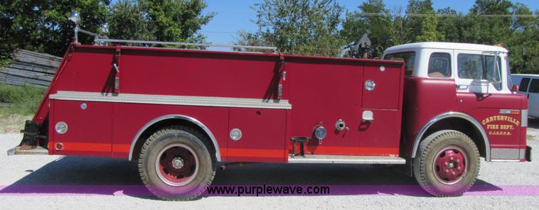 image for item 3122 1967 Ford 750 fire truck