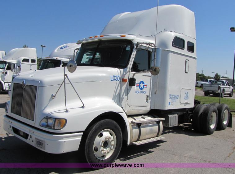 image for item 3137 2005 International 9400i SBA 6x4 semi truck