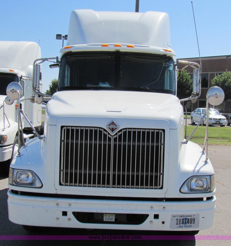 image for item 3137 2005 International 9400i SBA 6x4 semi truck