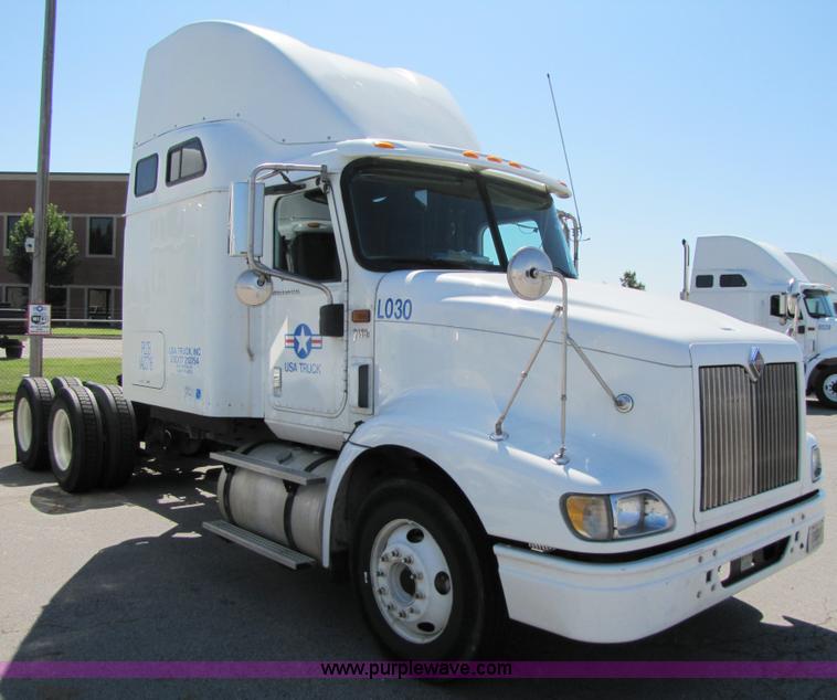 image for item 3137 2005 International 9400i SBA 6x4 semi truck