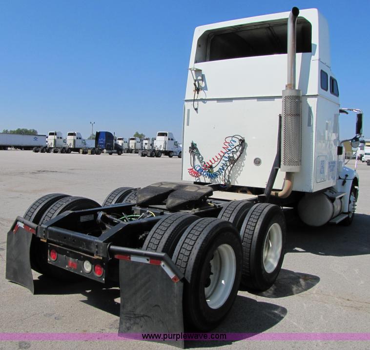 image for item 3137 2005 International 9400i SBA 6x4 semi truck