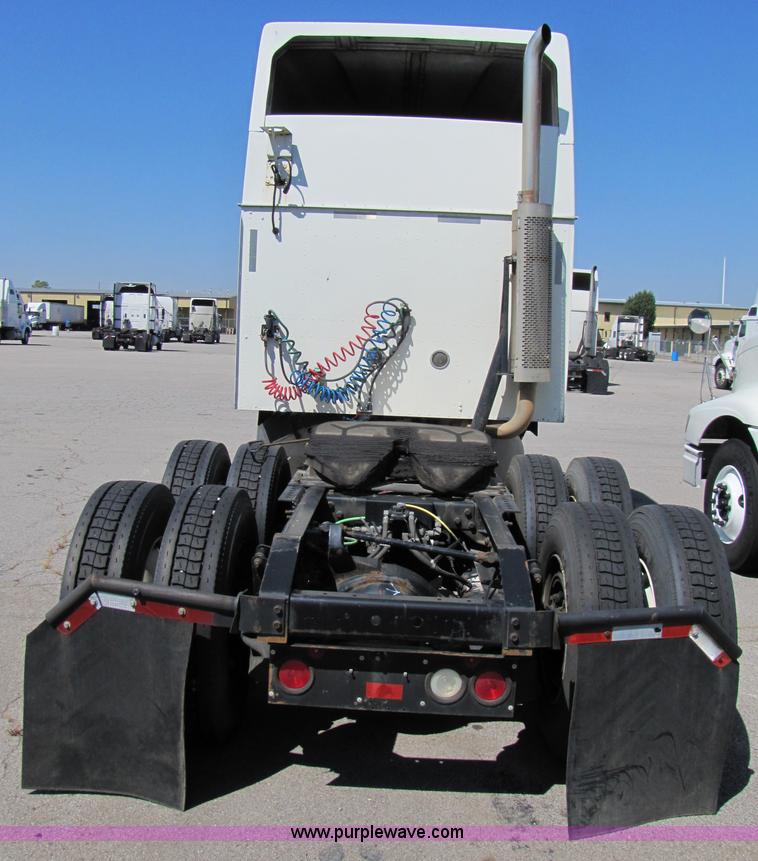 image for item 3137 2005 International 9400i SBA 6x4 semi truck