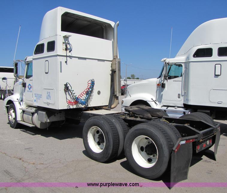 image for item 3137 2005 International 9400i SBA 6x4 semi truck