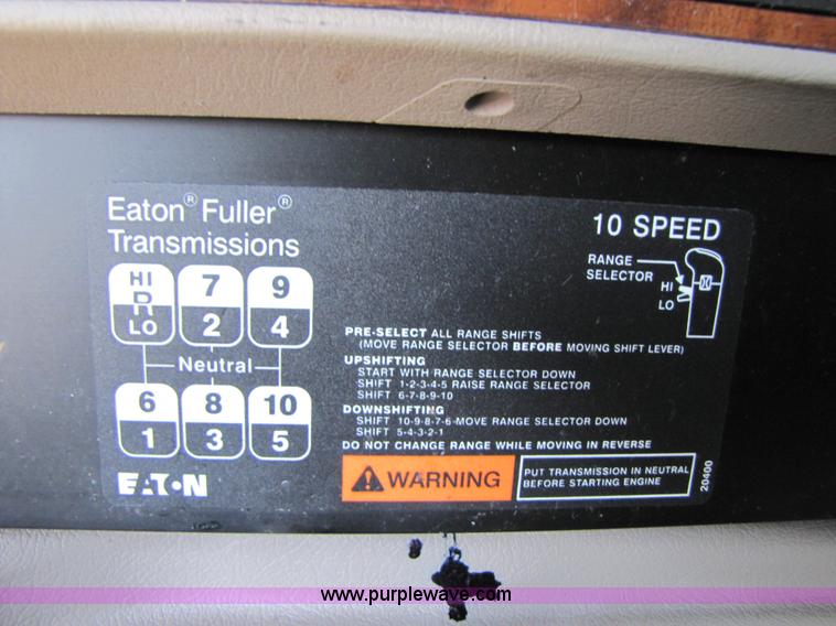 image for item 3137 2005 International 9400i SBA 6x4 semi truck