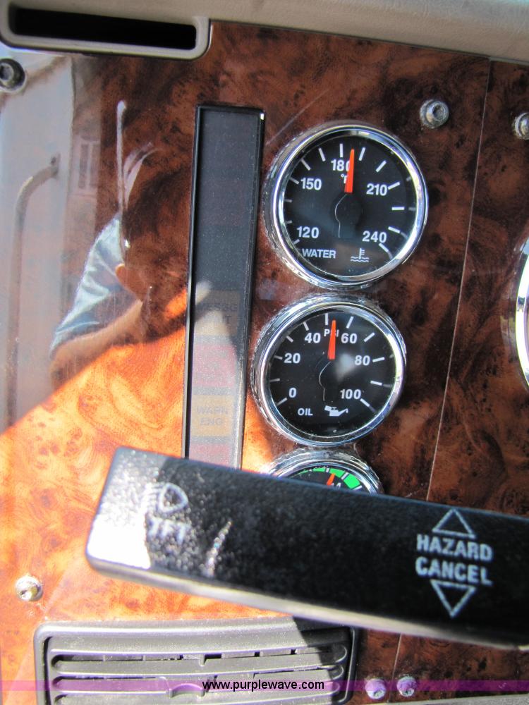 image for item 3137 2005 International 9400i SBA 6x4 semi truck