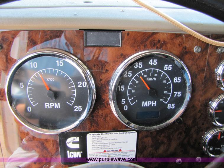 image for item 3137 2005 International 9400i SBA 6x4 semi truck