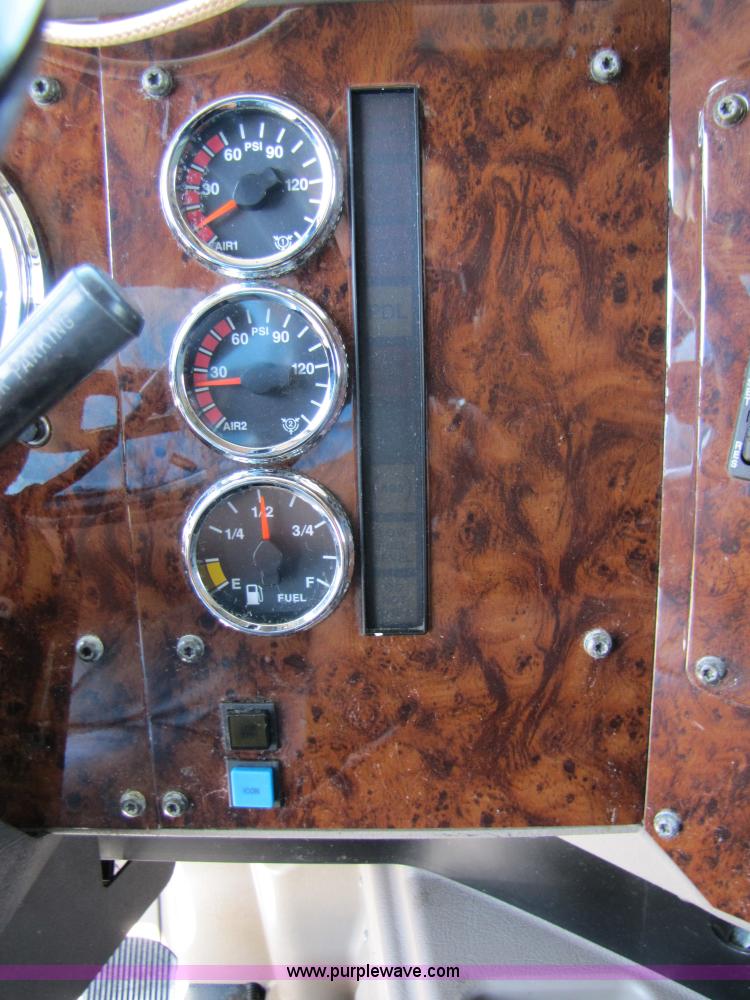 image for item 3137 2005 International 9400i SBA 6x4 semi truck