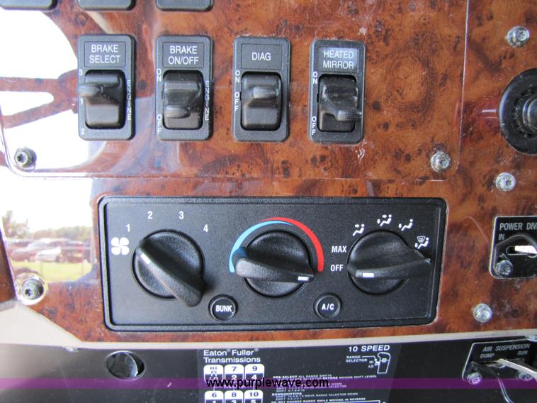 image for item 3137 2005 International 9400i SBA 6x4 semi truck