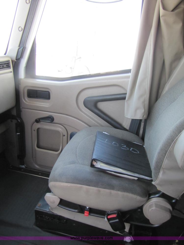 image for item 3137 2005 International 9400i SBA 6x4 semi truck