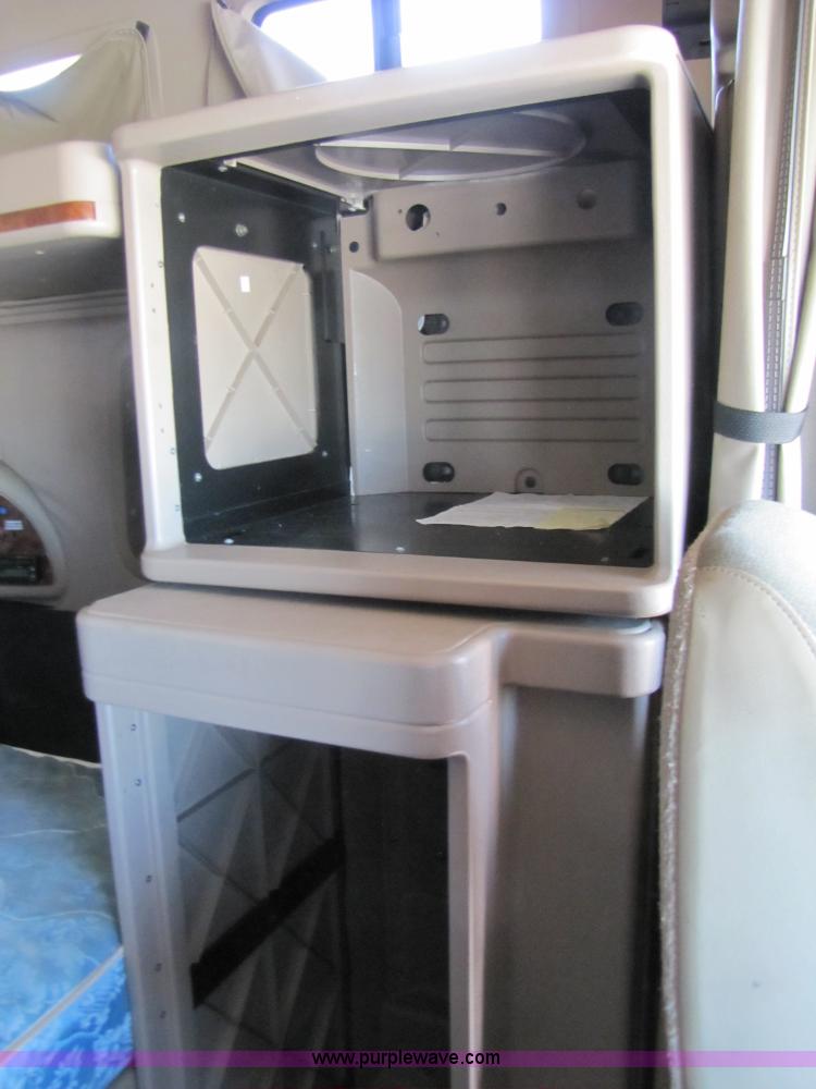 image for item 3137 2005 International 9400i SBA 6x4 semi truck