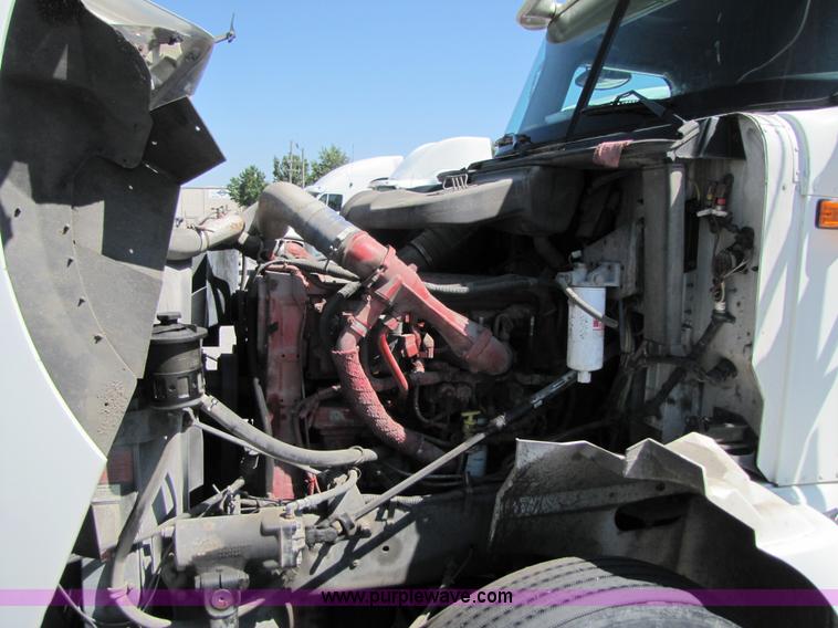 image for item 3137 2005 International 9400i SBA 6x4 semi truck