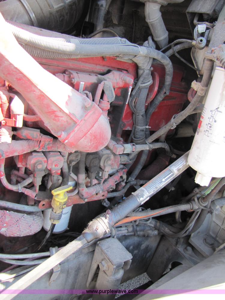 image for item 3137 2005 International 9400i SBA 6x4 semi truck