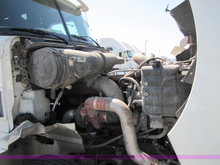 image for item 3137 2005 International 9400i SBA 6x4 semi truck