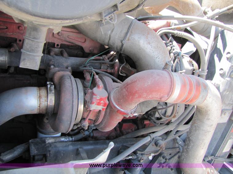 image for item 3137 2005 International 9400i SBA 6x4 semi truck